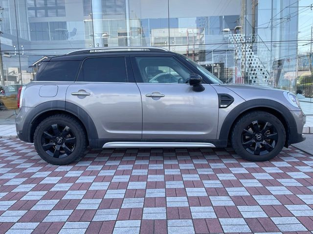 �����X�ł́A�e���[�J�[�̐�p�f�f�e�X�^�[�𓱓��B���Ǝ��i�����e�N�j�J���X�^�b�t���풓���Ă���܂��̂ŁA������̍ۂɂ����S���Ă����p���������܂��B