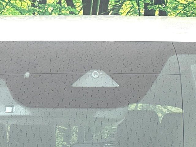 �yi-ACTIVESENSE�z���s���ɑO���̎ԗ�����F�����A�Փ˂������Ȏ��͌x��ƃu���[�L�ŏՓˉ���Ɣ�Q�y�����A�V�X�g�B�����S�Ƀh���C�u�����y���݂��������܂��B