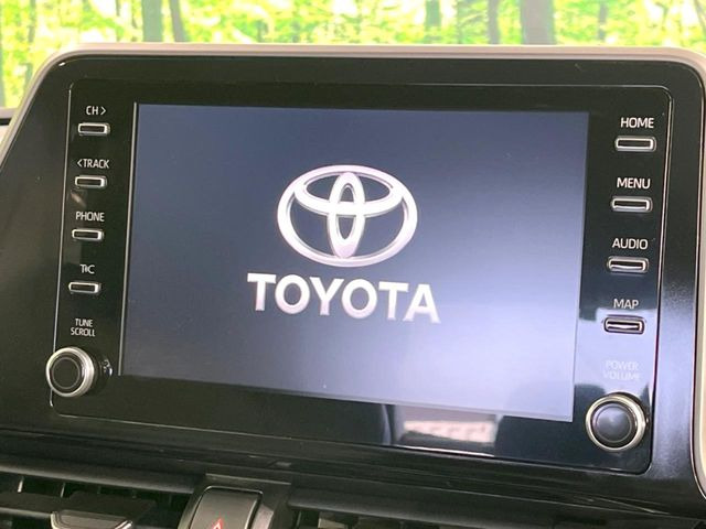 �y8�C���` �f�B�X�v���C�I�[�f�B�I�z���ʂ̃f�B�X�v���C��AppleCarPlay��AndroidAuto�����p�\�B�傫�ȉ�ʂŃX�}�z�i�r�A�v���������p���������܂���