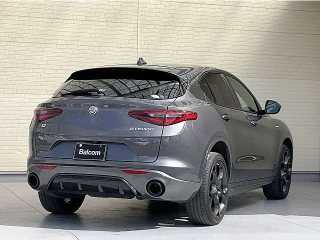 ステルヴィオ2.2 ターボ ディーゼル Q4 ヴェローチェ 4WD