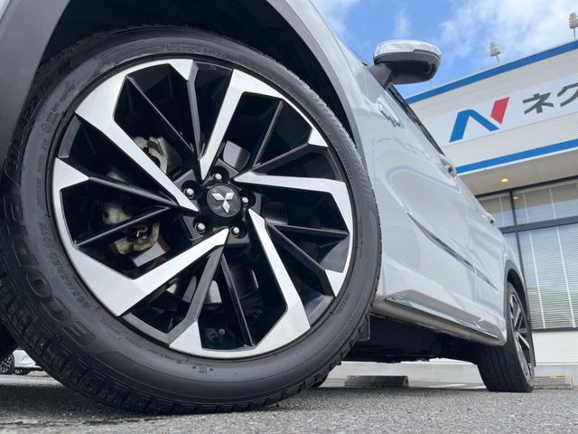 【純正20インチアルミホイール】外観にマッチした純正アルミホイールを装着しております。各種社外アルミホイールや、スタッドレスタイヤも取扱いしております。是非ご相談ください♪