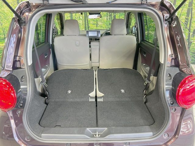 ���i�̂���������ʋ΁A���}���ɏ\���ȉ׎��X�y�[�X���m�ۂ��Ă���܂��B�Z�J���h�V�[�g��|���ƁA�傫�ȉו��̐ύڂ��\�ł���