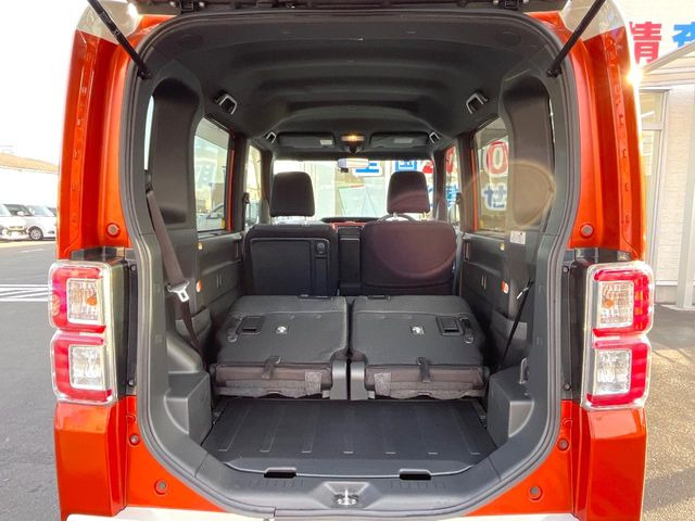 ���i�̂���������ʋ΁A���}���ɏ\���ȉ׎��X�y�[�X���m�ۂ��Ă���܂��B�Z�J���h�V�[�g��|���ƁA�傫�ȉו��̐ύڂ��\�ł���