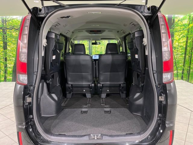 ���i�̂���������ʋ΁A���}���ɏ\���ȉ׎��X�y�[�X���m�ۂ��Ă���܂��B�Z�J���h�V�[�g��|���ƁA�傫�ȉו��̐ύڂ��\�ł���