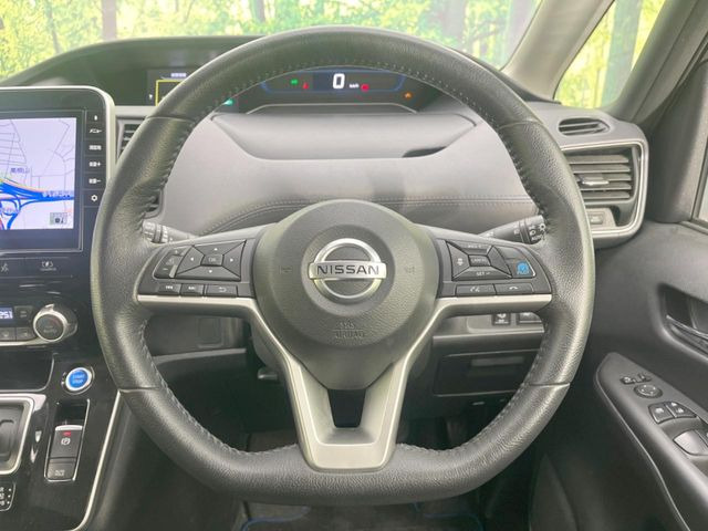 ステアリングも使用感が少なく、きれいな状態となっております♪