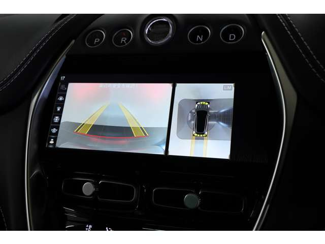 サラウンドビューモニターが、駐車や狭い道での操作をサポート。全方位の視界を確保し、安全かつ快適な走行を実現します。