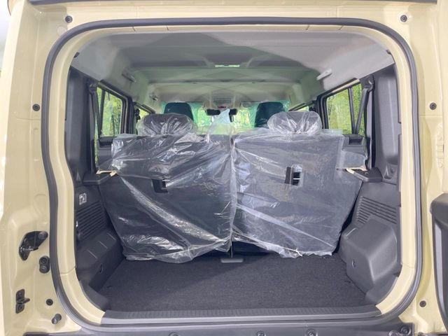 ���i�̂���������ʋ΁A���}���ɏ\���ȉ׎��X�y�[�X���m�ۂ��Ă���܂��B�Z�J���h�V�[�g��|���ƁA�傫�ȉו��̐ύڂ��\�ł���