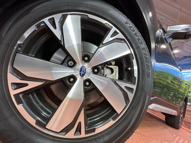 �y����18�C���`�A���~�z�C�[���z�O�ςɃ}�b�`���������A���~�z�C�[���𑕒����Ă���܂��B�e��ЊO�A���~�z�C�[����A�X�^�b�h���X�^�C�����戵�����Ă���܂��B���񂲑��k����������