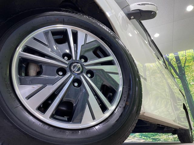 �y����15�C���`�A���~�z�C�[���z�O�ςɃ}�b�`���������A���~�z�C�[���𑕒����Ă���܂��B�e��ЊO�A���~�z�C�[����A�X�^�b�h���X�^�C�����戵�����Ă���܂��B���񂲑��k����������