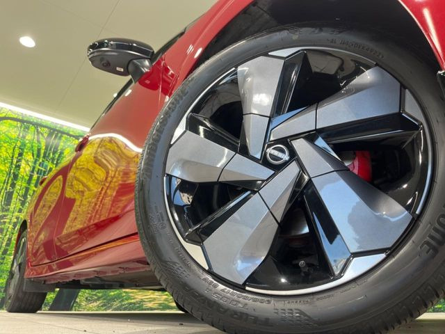 【純正17インチアルミホイール】外観にマッチした純正アルミホイールを装着しております。各種社外アルミホイールや、スタッドレスタイヤも取扱いしております。是非ご相談ください♪