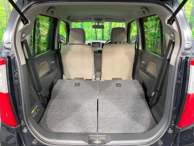 ���i�̂���������ʋ΁A���}���ɏ\���ȉ׎��X�y�[�X���m�ۂ��Ă���܂��B�Z�J���h�V�[�g��|���ƁA�傫�ȉו��̐ύڂ��\�ł���