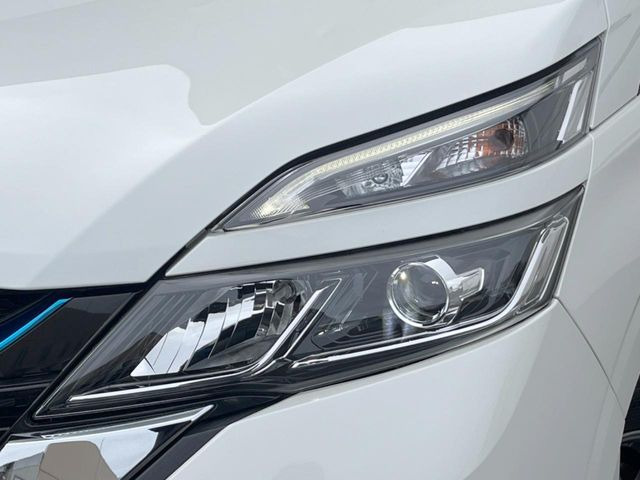 �yLED�w�b�h���C�g�z���V����ԑ��s�����ǍD�Ȏ��E���m�ۂ����S���ĉ^�]�ł��鍂�P�xLED�w�b�h���C�g�𑕔�!�_�����x�������A����d�͂��}�����Ă��܂��B