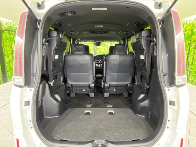 ���i�̂���������ʋ΁A���}���ɏ\���ȉ׎��X�y�[�X���m�ۂ��Ă���܂��B�Z�J���h�V�[�g��|���ƁA�傫�ȉו��̐ύڂ��\�ł���