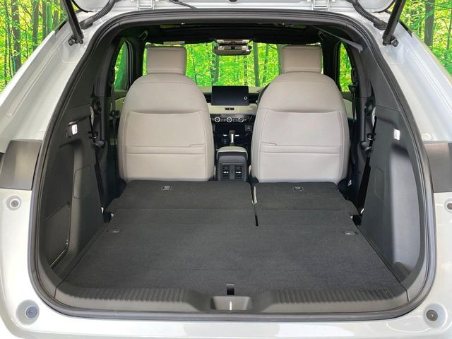 ���i�̂���������ʋ΁A���}���ɏ\���ȉ׎��X�y�[�X���m�ۂ��Ă���܂��B�Z�J���h�V�[�g��|���ƁA�傫�ȉו��̐ύڂ��\�ł���