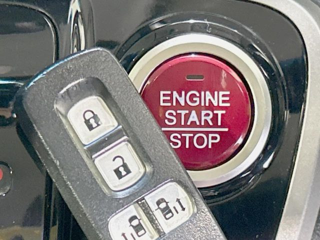 �yHonda�X�}�[�g�L�[�z�J�o����|�P�b�g�ɓ��ꂽ�܂܂ł��h�A�̎{���E�������\�ȃX�}�[�g�L�[�𑕔��B�G���W���̃I���E�I�t�����J�M�����o���K�v����������Ƃ��Ă��֗��ł���