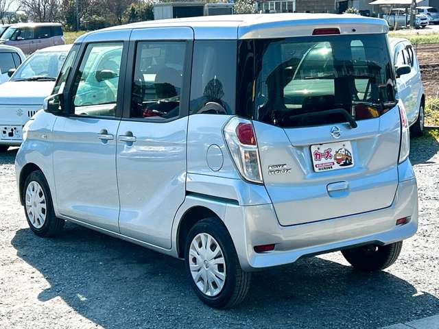 ���X�ł͌y�����Ԃ��畁�ʎԂ܂ŕ��L���I�[�����[�J�[�̎Ԏ�E�F�E�O���[�h��L�x�ɑ����Ă���܂��B