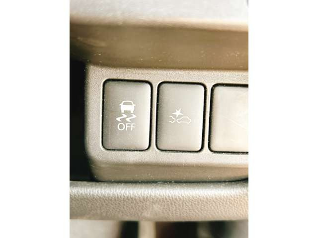 �y�Փˌy�����u�z���s���ɑO���̎ԗ�����F�����A�Փ˂������Ȏ��͌x��ƃu���[�L�ŏՓˉ���Ɣ�Q�y�����A�V�X�g�B�����S�Ƀh���C�u�����y���݂��������܂��B