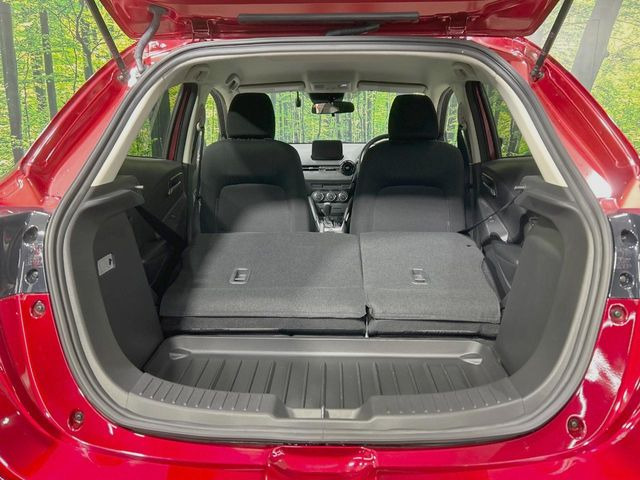 ���i�̂���������ʋ΁A���}���ɏ\���ȉ׎��X�y�[�X���m�ۂ��Ă���܂��B�Z�J���h�V�[�g��|���ƁA�傫�ȉו��̐ύڂ��\�ł���