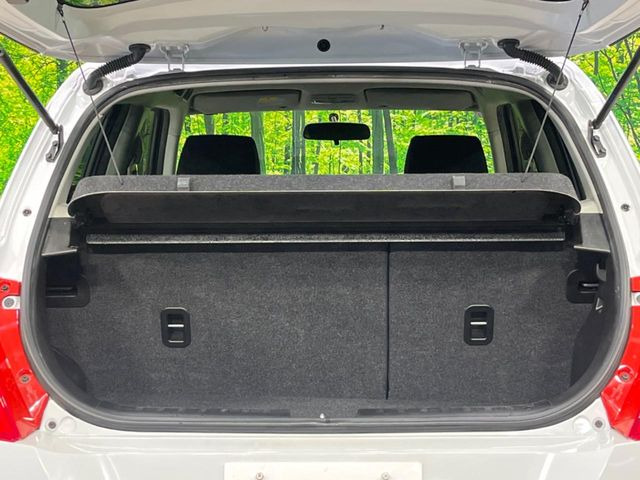 ���i�̂���������ʋ΁A���}���ɏ\���ȉ׎��X�y�[�X���m�ۂ��Ă���܂��B�Z�J���h�V�[�g��|���ƁA�傫�ȉו��̐ύڂ��\�ł���