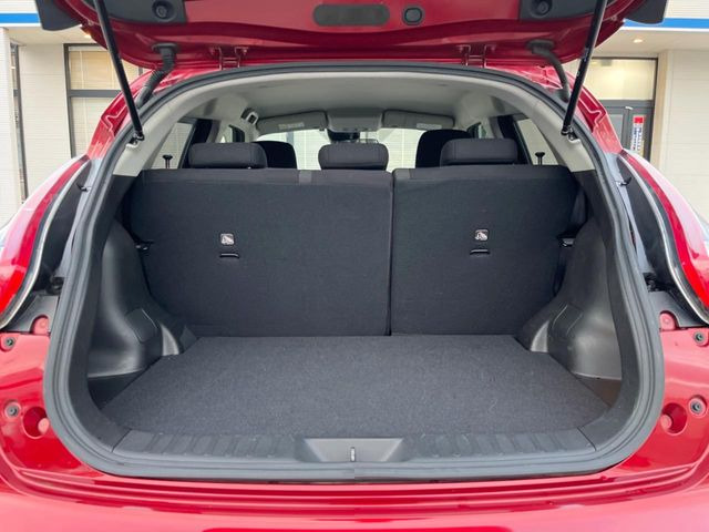 ���i�̂���������ʋ΁A���}���ɏ\���ȉ׎��X�y�[�X���m�ۂ��Ă���܂��B�Z�J���h�V�[�g��|���ƁA�傫�ȉו��̐ύڂ��\�ł���