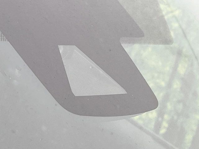 【トヨタセーフティセンス】走行中に前方の車両等を認識し、衝突しそうな時は警報とブレーキで衝突回避と被害軽減をアシスト。より安全にドライブをお楽しみいただけます。