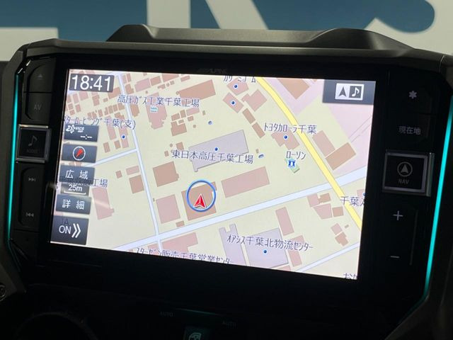 �������O���[�A�����~�e�b�h��p9�^�r�b�OX:��̊��̂�����ʃi�r�́A����������ԓ������o���Ă���܂��B�I�[�f�B�I�@�\�̏[�������łȂ��A���F���ɂ��D�ꂽ�i�r��ʂ͌��₷���X�g���X��