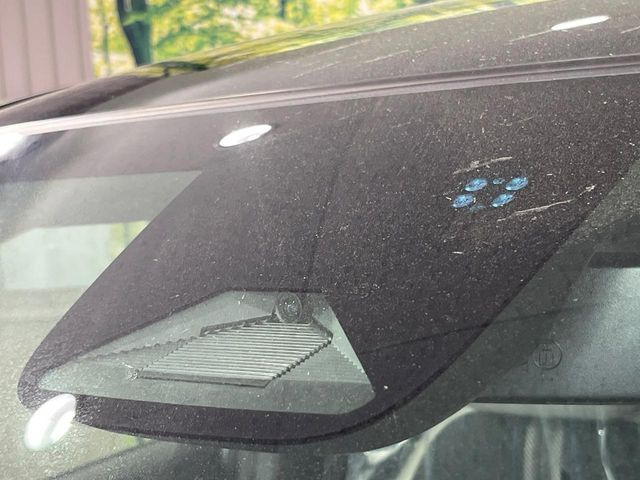 �y�z���_�Z���V���O�z���s���ɑO���̎ԗ�����F�����A�Փ˂������Ȏ��͌x��ƃu���[�L�ŏՓˉ���Ɣ�Q�y�����A�V�X�g�B�����S�Ƀh���C�u�����y���݂��������܂��B