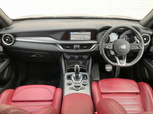 ステルヴィオ2.2 ターボ ディーゼル Q4 ヴェローチェ 4WD