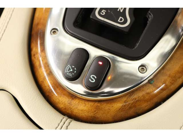 �X�|�[�c���[�h�̓G���W���ƃg�����X�~�b�V�������œK�����A�s�������ƃn���h�����O�̈�̊��������B����y�����𑶕��ɖ��킦�܂��B