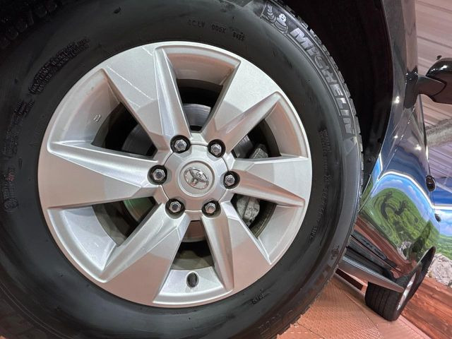 �y����17�C���`�A���~�z�C�[���z�O�ςɃ}�b�`���������A���~�z�C�[���𑕒����Ă���܂��B�e��ЊO�A���~�z�C�[����A�X�^�b�h���X�^�C�����戵�����Ă���܂��B���񂲑��k����������