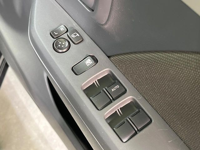 �y�d���i�[�~���[�z�T�C�h�~���[�͓d���i�[���ƂȂ��Ă���A�������ԏ�ł��L�Y�������X�N��}�����܂��B