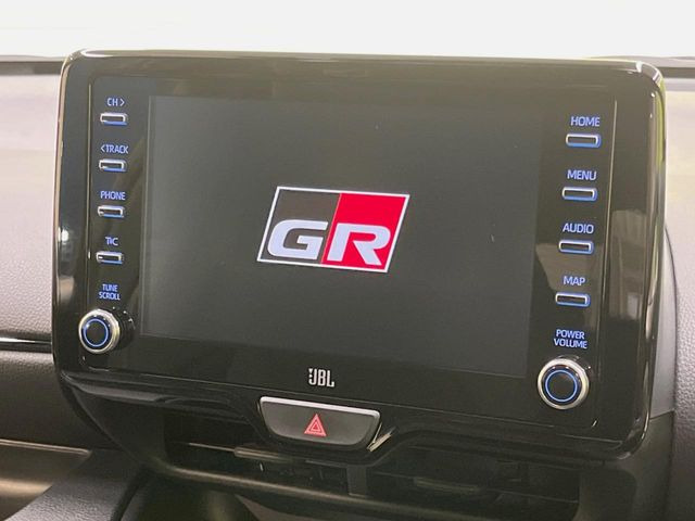 �y8�C���`�f�B�X�v���C�I�[�f�B�I�z���ʂ̃f�B�X�v���C��AppleCarPlay��AndroidAuto�����p�\�B�傫�ȉ�ʂŃX�}�z�i�r�A�v���������p���������܂���