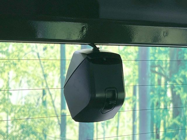 【ドライブレコーダー】安心・安全なカーライフに必須のドライブレコーダーを装備!走行中はもちろん、あおり運転や事故に遭遇した際の状況も映像で記録し、万一のリスクに備えます。