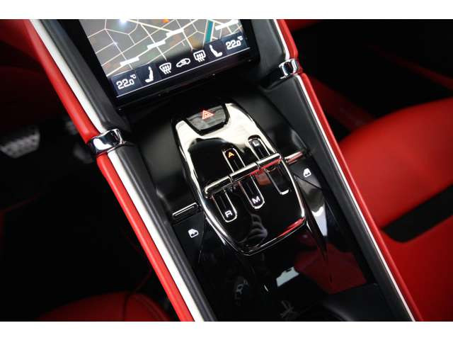 ���₩�Ȕ��̒��ɔ�߂���M�B���[�}�͊������������܂���� ��̃h���C�r���O�̌���͂��܂��B