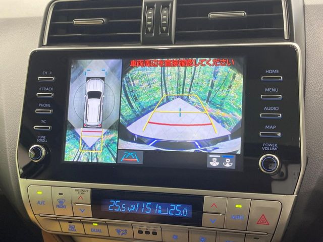 【パノラミックビューモニター】専用のカメラにより、上から見下ろしたような視点で360度クルマの周囲を確認することができます☆死角部分も確認しやすく、狭い場所での切り返しや駐車もスムーズに行えます。