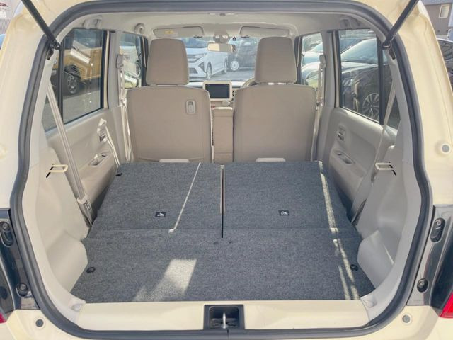 ���i�̂���������ʋ΁A���}���ɏ\���ȉ׎��X�y�[�X���m�ۂ��Ă���܂��B�Z�J���h�V�[�g��|���ƁA�傫�ȉו��̐ύڂ��\�ł���