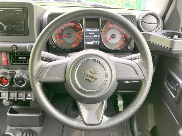 ステアリングも使用感が少なく、きれいな状態となっております♪