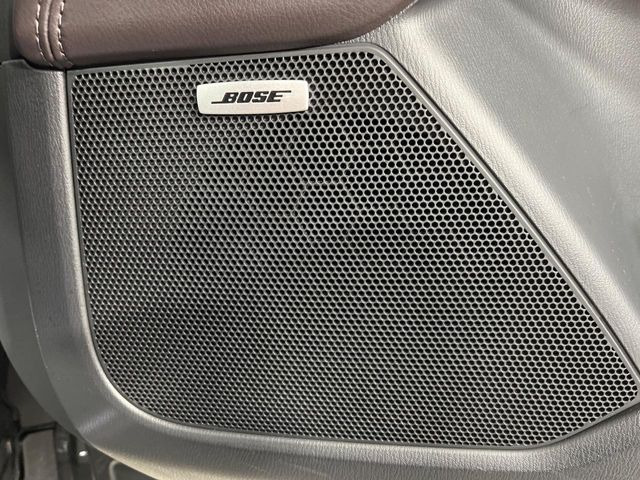 �yBOSE�T�E���h�V�X�e���z���[�J�[�I�v�V�����̍��i�ʃT�E���h�V�X�e���𓋍ځB��p�̃`���[�j���O���{���ꂽ�召�l�X�ȃX�s�[�J�[����ǎ��ȃT�E���h���t�ł��A�Տꊴ���ӂ�鉹����Ԃ����o���܂��B