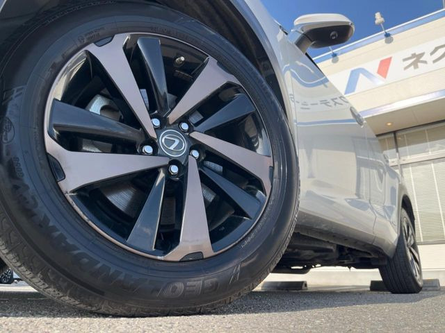 �y�����I�v�V����18�C���`�A���~�z�C�[���z�����I�v�V�����z�C�[���𑕒��B���s���\�̌���ɉ����A�O�ς����X�^�C���b�V���ɂȂ��Ă��܂��B