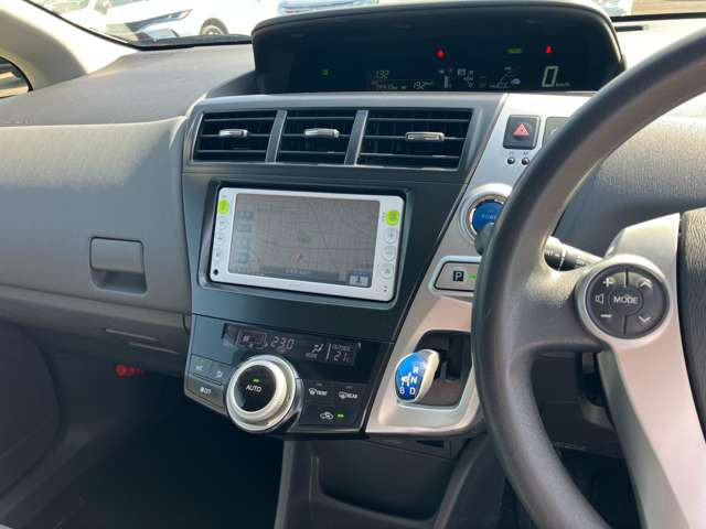 ステアリングオーディオスイッチ!オーディオのチャンネル、ボリューム調整などドライバーの視線移動や焦点の調節を減らし、安全運転に貢献します。