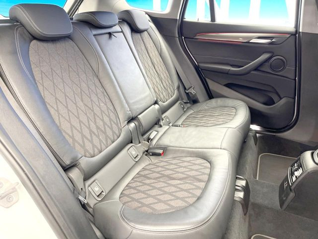 ●後部座席も気になるようなキズ・汚れやへたり等、大きなダメージはなく、良好な状態です。