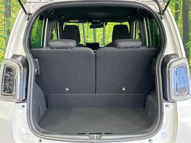 ���i�̂���������ʋ΁A���}���ɏ\���ȉ׎��X�y�[�X���m�ۂ��Ă���܂��B�Z�J���h�V�[�g��|���ƁA�傫�ȉו��̐ύڂ��\�ł���