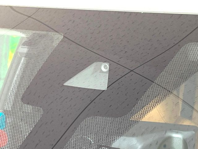 �y�C���e���W�F���g�G�}�[�W�F���V�[�u���[�L�z�t�����g�J�����őO���̎ԗ�����s�҂����m�B�Փ˂������Ȏ��͏Փ˔�Q�y���u���[�L���쓮�A�Փˉ�����T�|�[�g�B�����S�Ƀh���C�u�����y���݂��������܂��B