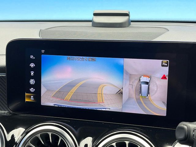 ���p�m���~�b�N�r���[���j�^�[:��p�̃J�����ɂ��A�ォ�猩���낵���悤�Ȏ��_��360�x�N���}�̎��͂��m�F���邱�Ƃ��ł��܂������p�������m�F���₷���A�����ꏊ�ł̐؂�Ԃ��⒓�Ԃ��X���[�Y�ɍs���܂��B