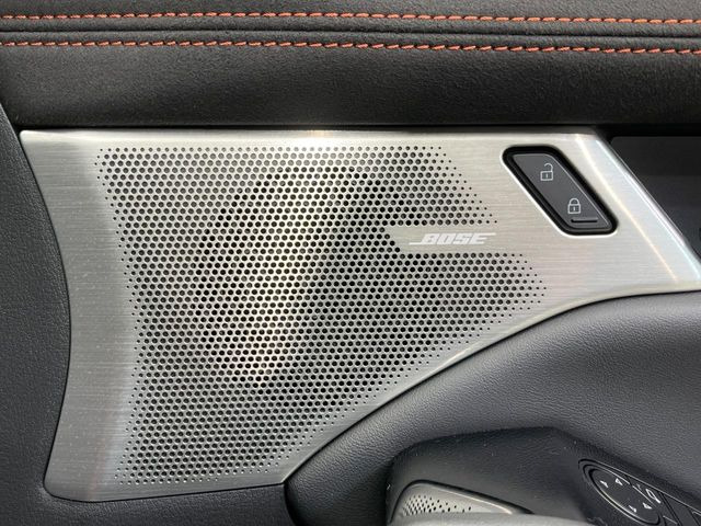 �yBOSE�T�E���h�V�X�e���z���[�J�[�I�v�V�����̍��i�ʃT�E���h�V�X�e���𓋍ځB��p�̃`���[�j���O���{���ꂽ�召�l�X�ȃX�s�[�J�[����ǎ��ȃT�E���h���t�ł��A�Տꊴ���ӂ�鉹����Ԃ����o���܂��B