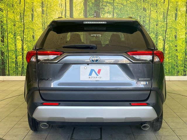 安心の最長10年・走行無制限保証(有償)をご用意。保証内容も充実はもちろん、無料点検&オイル交換や、年中無休の全国・24時間ロードサービスも付帯されておりますのでご安心下さい。