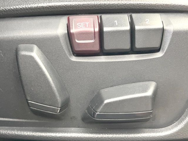 ●パワーシート(オプション装備):シート位置の&ldquo;前後と背もたれの&ldquo;角度の微調整が可能となります。手動設定のシートよりも、より細やかな設定ができるのがポイントです。