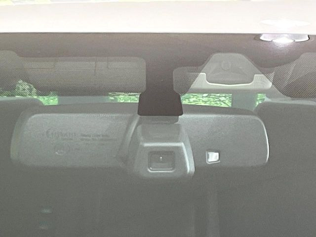 �y�G�}�[�W�F���V�[�u���[�L�z���s���ɑO���̎ԗ�����F�����A�Փ˂������Ȏ��͌x��ƃu���[�L�ŏՓˉ���Ɣ�Q�y�����A�V�X�g�B�����S�Ƀh���C�u�����y���݂��������܂��B