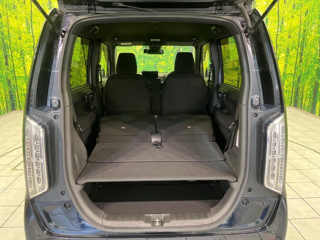 ���i�̂���������ʋ΁A���}���ɏ\���ȉ׎��X�y�[�X���m�ۂ��Ă���܂��B�Z�J���h�V�[�g��|���ƁA�傫�ȉו��̐ύڂ��\�ł���