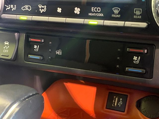 【シートヒーター】寒い日に重宝するシートヒーター!エアコンより早く温まってくれるので寒がりの人も安心ですね♪エアコンの温風は乾燥するから苦手、という方にもをおすすめです。